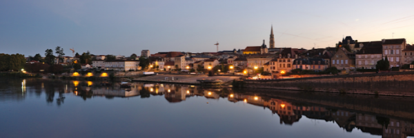 Ville de Bergerac la nuit 